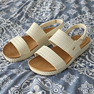 Reef Vista Women's Off White and Tan Sandals Size 9